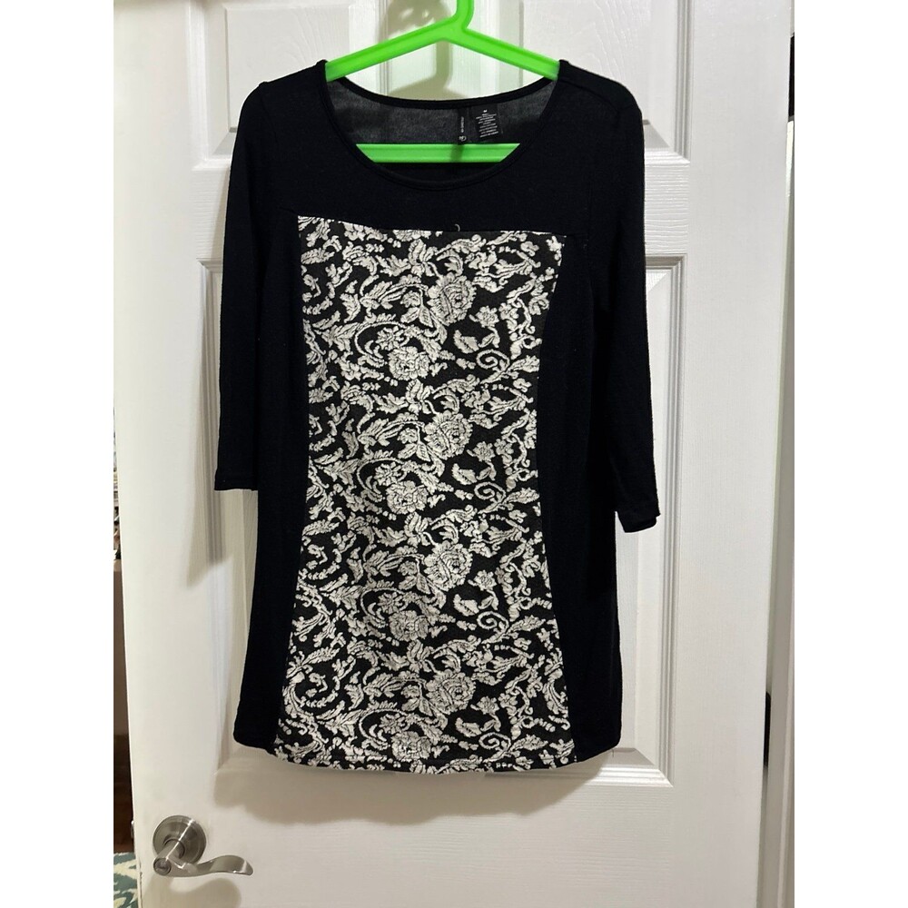 New direction size medium black top